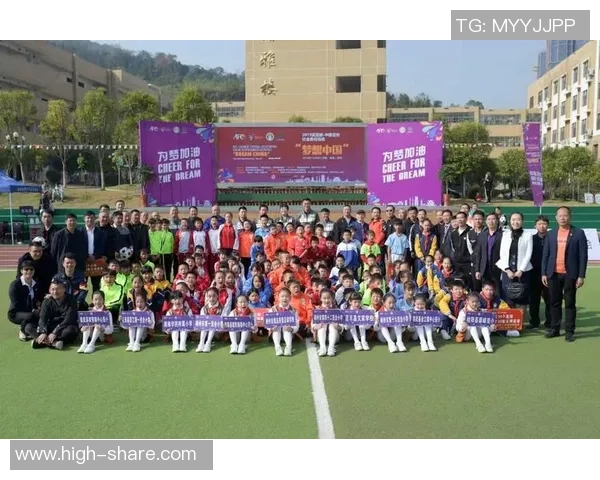 釜山偶像与江原FC激情对决友谊赛展现足球魅力与团队精神 釜山偶像与江原FC激情对决友谊赛展现足球魅力与团队精神